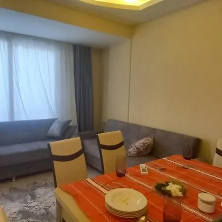 Kusadasi, Davutlar Mah. 1+1 Mobilyali Site Icinde Yazlik Apartament