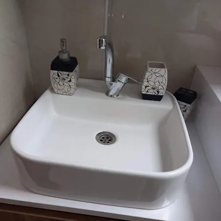 Kusadasi, Davutlar Mah. 1+1 Mobilyali Site Icinde Yazlik Kuşadası